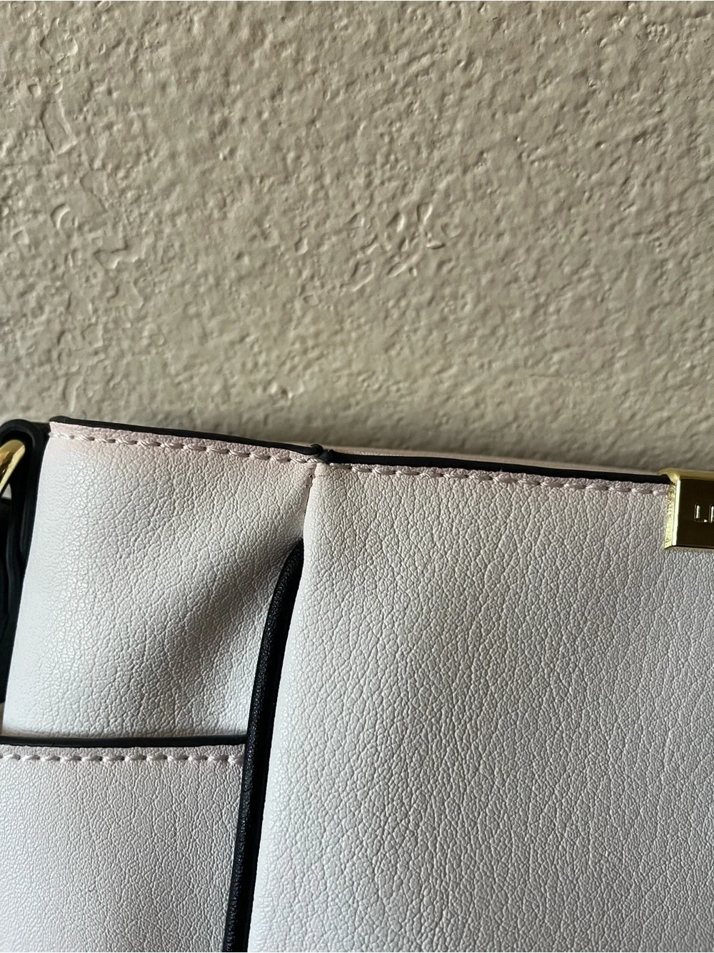 Liz Claiborne crossbody white handbag great condion